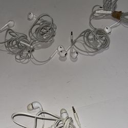 4 apple wired ear buds 1 Samsung wired ear bud