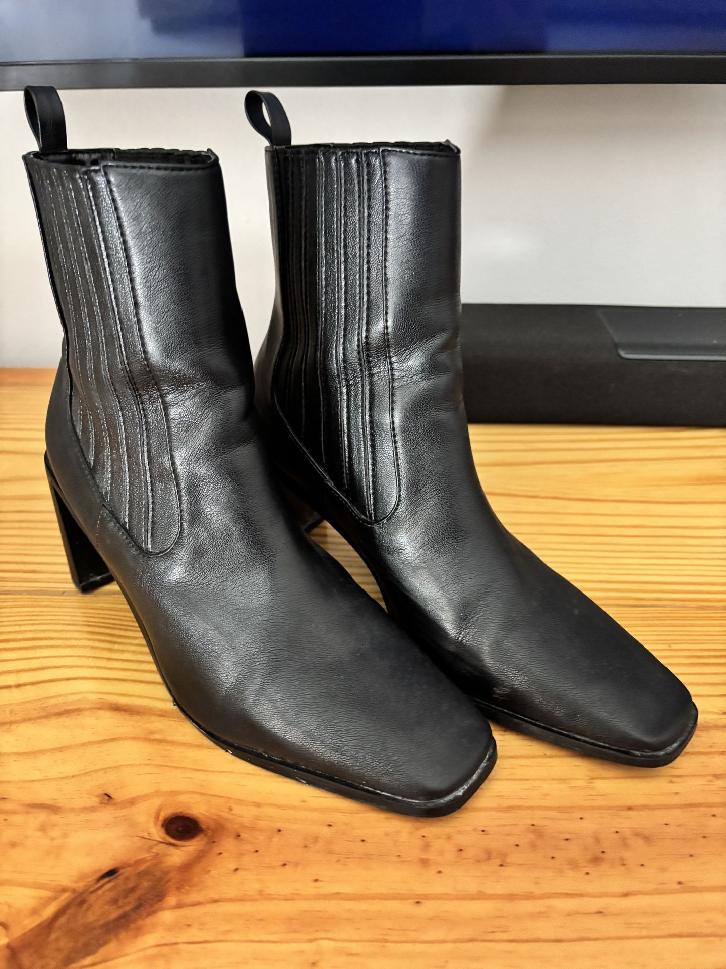 Black Leather Boots Size 7
