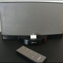 BOSE Sound Dock with remote Located In Porterville