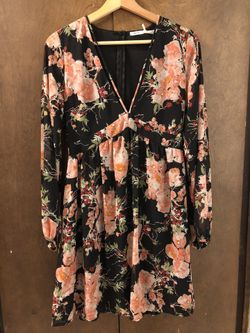 Size 6 Women’s Long Sleeve Dress