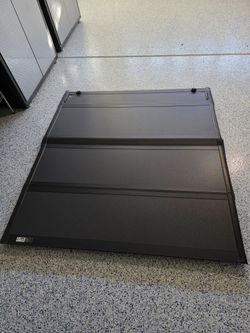 Chevrolet Colorado ZR2 Tri Fold Hard Cover