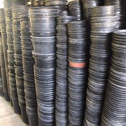 PLASTIC POTS