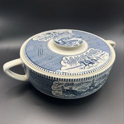 Currier & Ives casserole dish w/ lid (7.5”)
