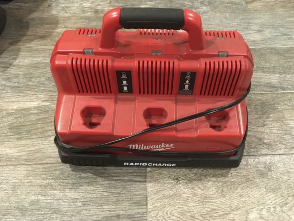 USED MILWAUKEE 48-59-1807 M12 & M18 6-Port Sequential Rapid Battery Charger 6 Pack OEM