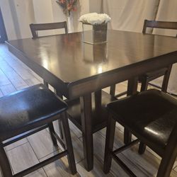 Beautiful High Table Exelent Condition Bar Stools Already Sold 