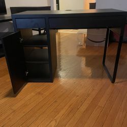 Entertainment Desk