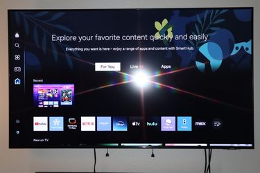 Samsung 55-Inch Class 4K Crystal UHD DU8000 Series HDR Smart TV