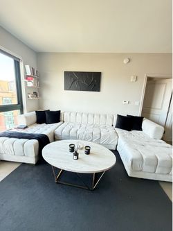 BEAUTIFUL CREAM COUCH WITH TABLE