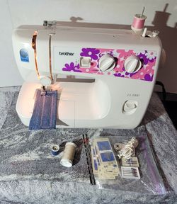 Brothers floral design Sewing Machine in box