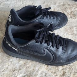 3.5Y Nike Tiempo Boy's Black Indoor Soccer Shoes