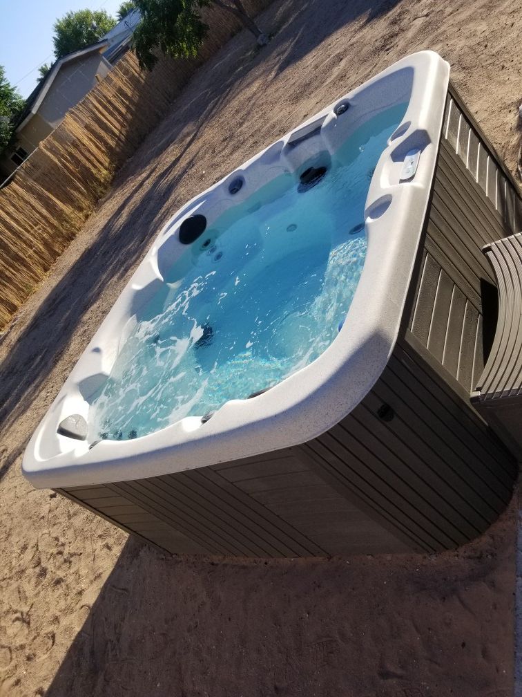 Getaway Hot Tubs, Bar Harbor SE for Sale in North Las Vegas, NV OfferUp