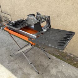 RIDGID 12 Amp 8 in. Blade Corded Wet Tile Saw w/Extended Rip **No Blade** **Needs New Tracking Wheel**
