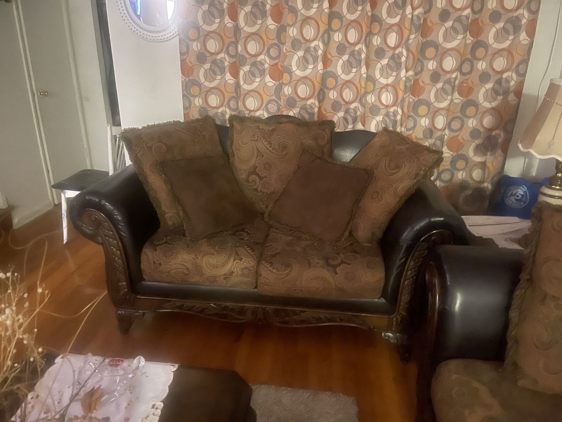 Moving Sale, Furniture Tvs Bedroom, Set Living Room, Set Reasonable Prices very clean and very taken care 