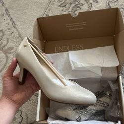 NEW size 5.5 Women Heels 