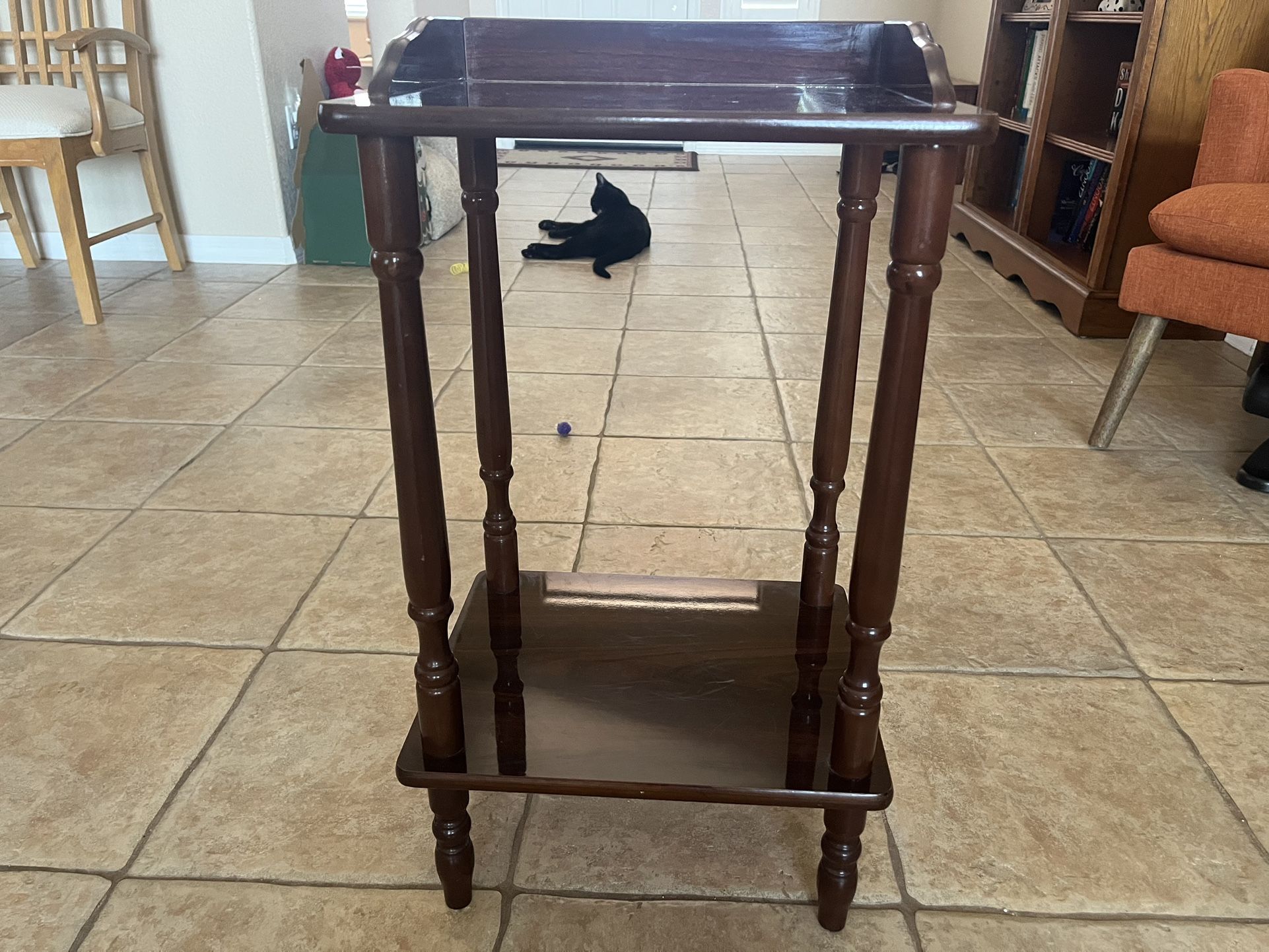 End Table/Plant Stand With Lower Shelf