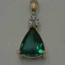 10KT YELLOW GOLD PENDANT W 3 SMALL DIAMONDS & GREEN STONE 1.4 GRAMS MINT CONDITION. . 862360-1 