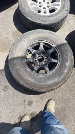 255 80 17. 6 Lugs. One