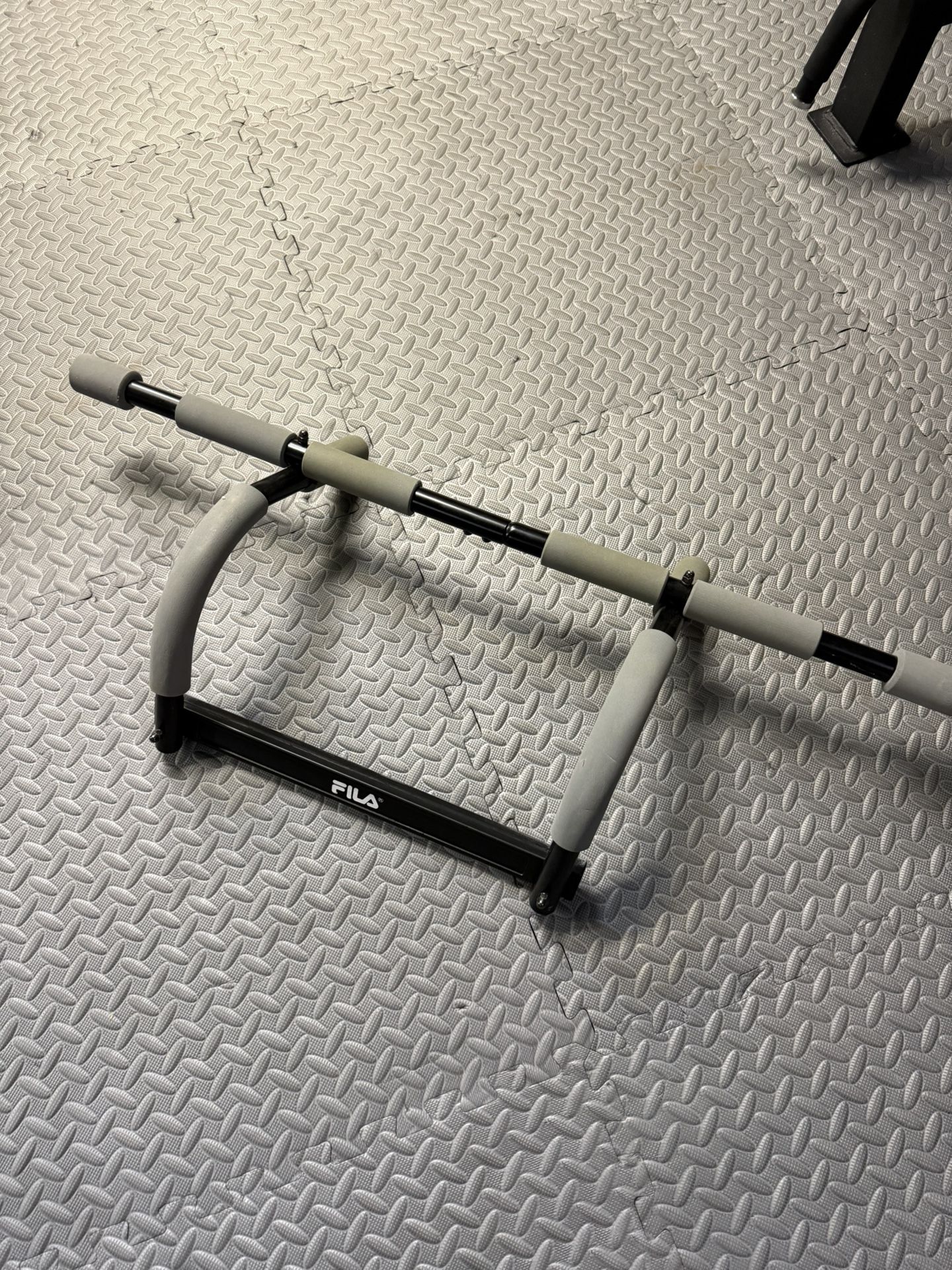 Fila Doorframe Pull Up Bar