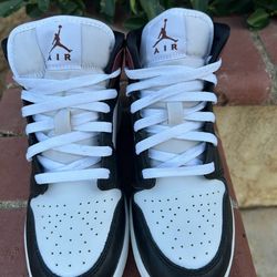 Jordan 1 Mid SE Dark Pony YOUTH