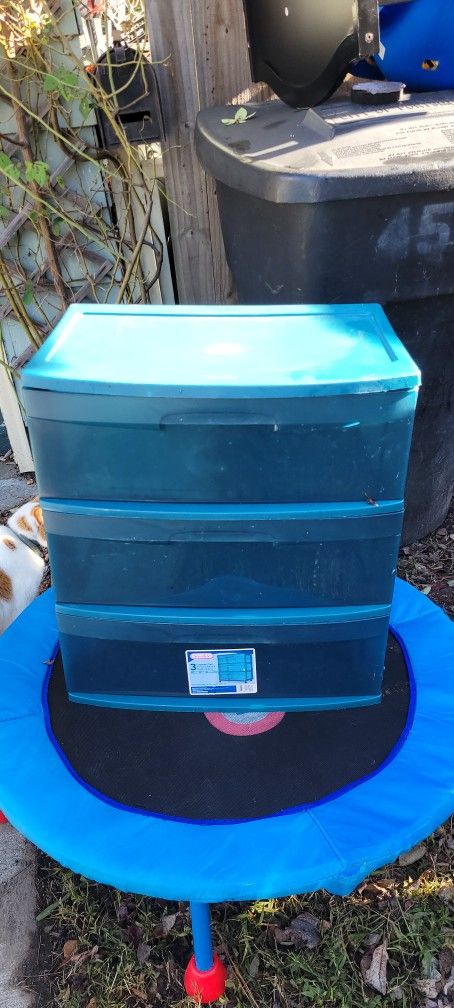 3-Drawer Rubbermaid