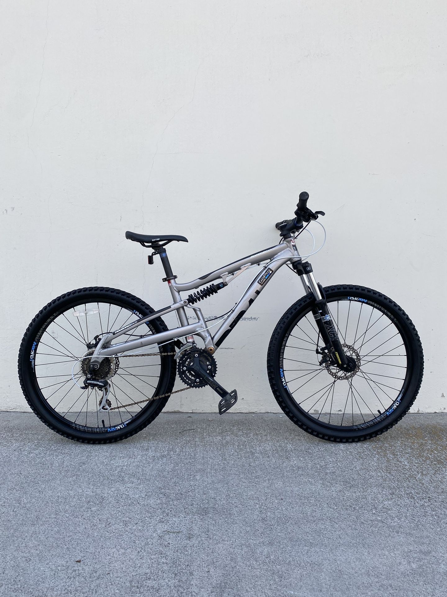 DIAMONDBACK MOUNTAIN BIKE FULL SUSPENSION 