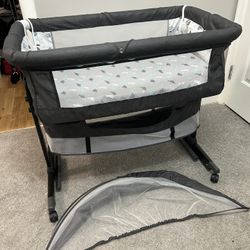 Baby Bassinet , Grey And White