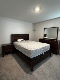 Bedroom Furniture Set QUEEN Size.