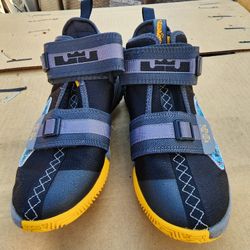 Nike LeBron Size 4y