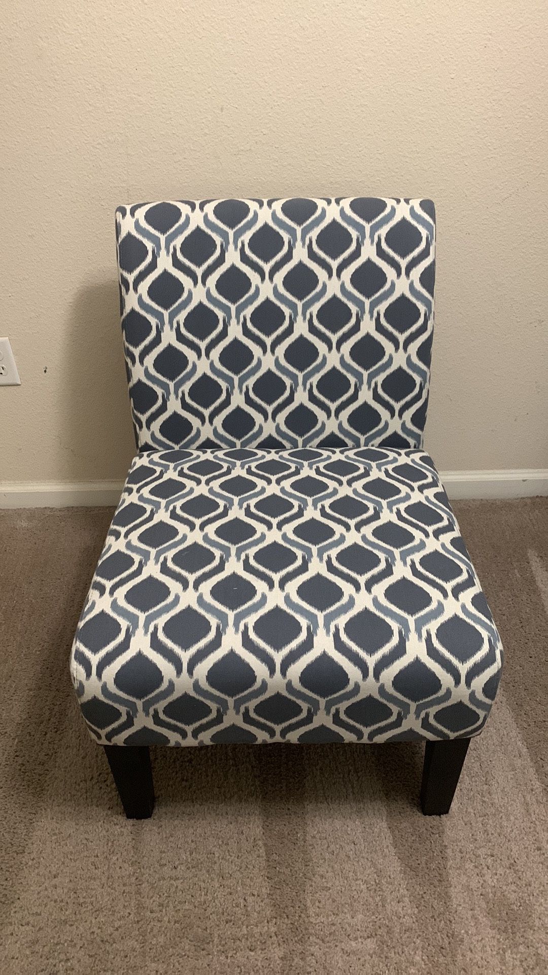 2 Sitting Chairs