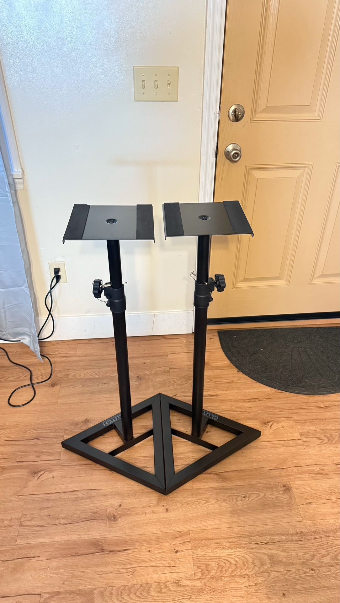 Studio monitor stands