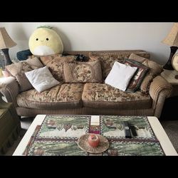 Cozy couch - Excellent Condition