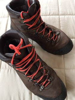 GREAT VASQUE LEATHER AND GORETEX HIKING BOOTS. SAVE. 11.5/12