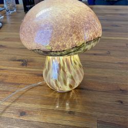 mushroom lamp with usb brand new 7 1/2 inches tall and top of mushroom  6 1/2 wide made out of glass beautiful piece