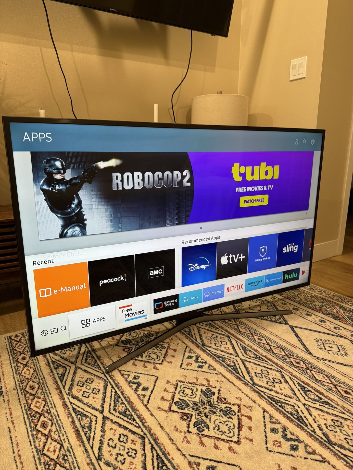 Samsung tv 55 inch. .
