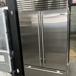 Subzero French Door 42” Wide Built In Refrigerator 