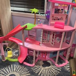 Barbie Dream House 