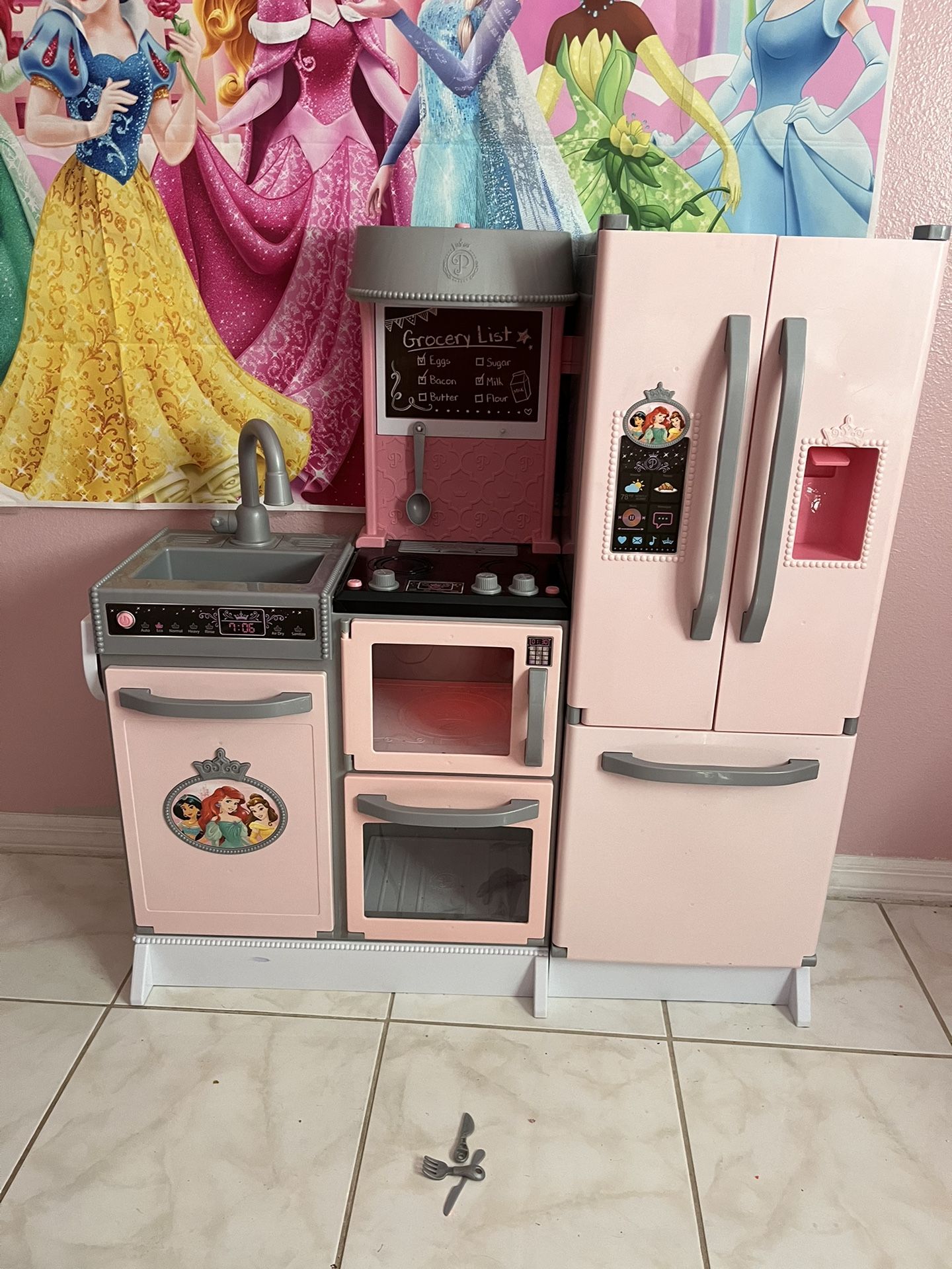 Disney Princess Kitchen for Sale in Riverview, FL - OfferUp