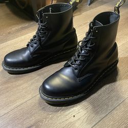 Dr.Martens 1460 Smooth Leather Lace Up Boots