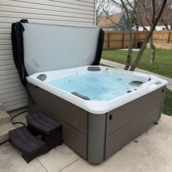 Hot Tub - Like New - Hot Springs Relay