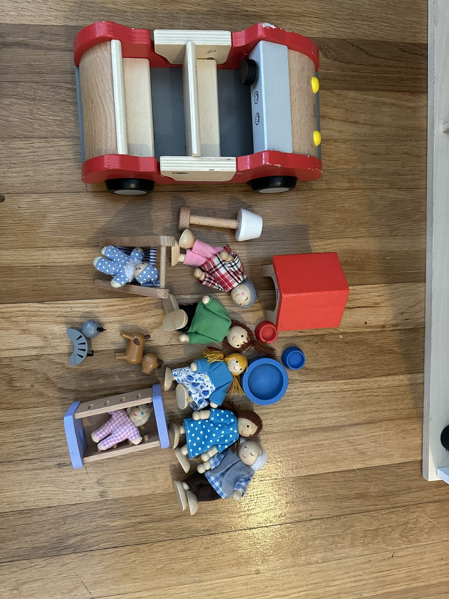 Wooden Doll House Family And Car