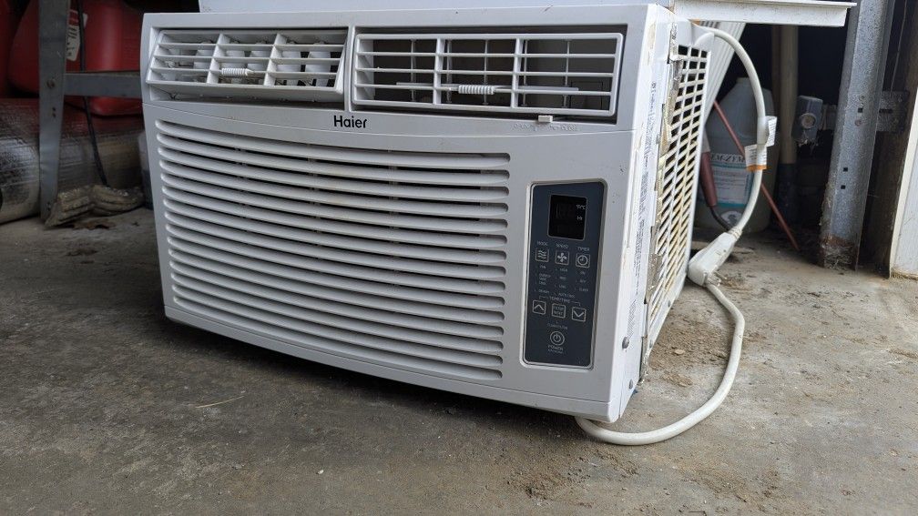 Haier Air Conditioner Window Unit 12,000 BTU