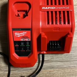 Milwaukee M12 & M18 Rapid Charger 