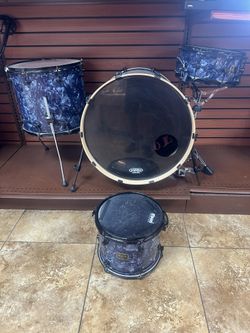 Spaun Custom Series 4-Piece Maple Drum Shell Pack. The kit features a striking Blue Swirl / Blue Marble finish paired with black hardware and hoops