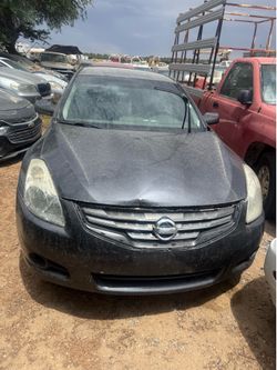 2010 NissanAltima runs and drives
