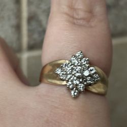Real 14k Gold Vintage ring with real diamonds