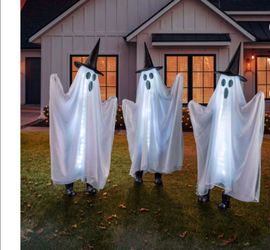 Member's Mark Pre-Lit Animated Ghosts Set of 3