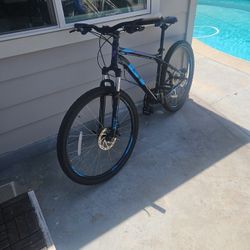 GT Laguna Pro Mountain Bike 27.5" Tires