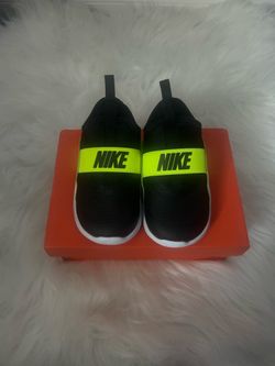 New in box Nike flex runner sneakers size 9c