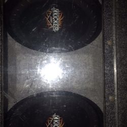 Car Speakers 2 12inch Kicker’s  In Box Frame 