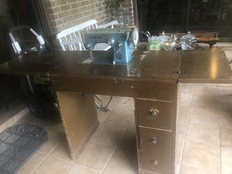 sewing machine vintage white-zig-zag table